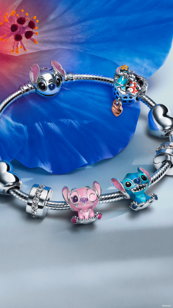 Brazalete de Pandora con broche de Stitch y charm “Ohana”