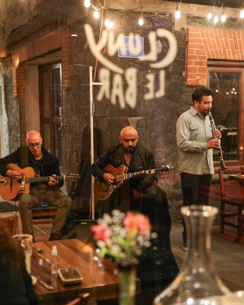 música en vivo en cluny le bar