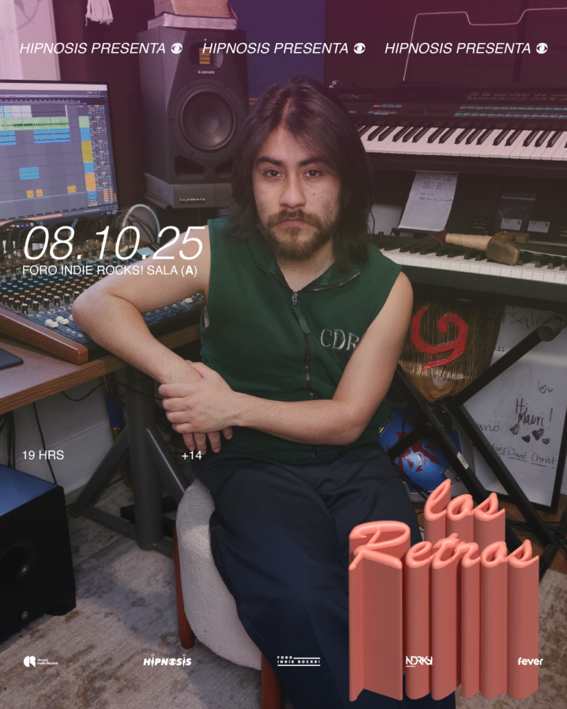 Mauri Tapia, músico de Los Retros, presentando su proyecto indie rock con sonidos retro y synthwave
